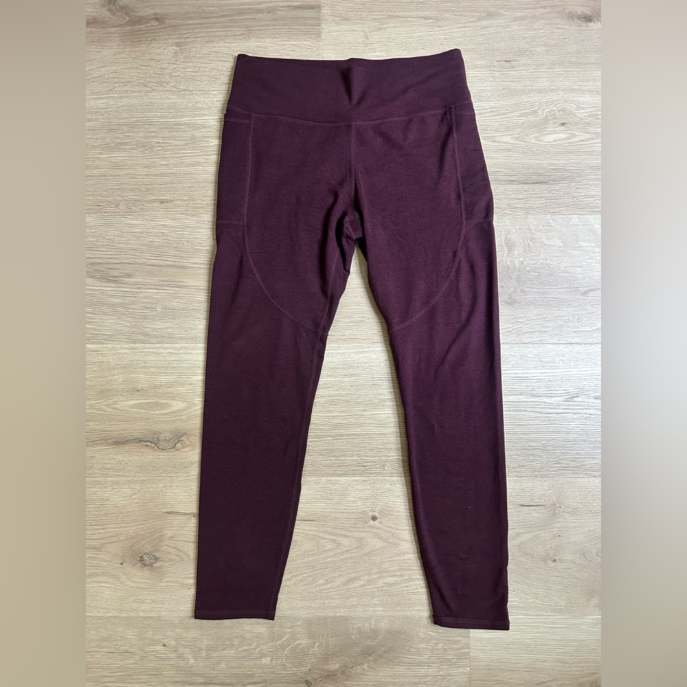 Vuori Elevation Performance leggings maroon size medium